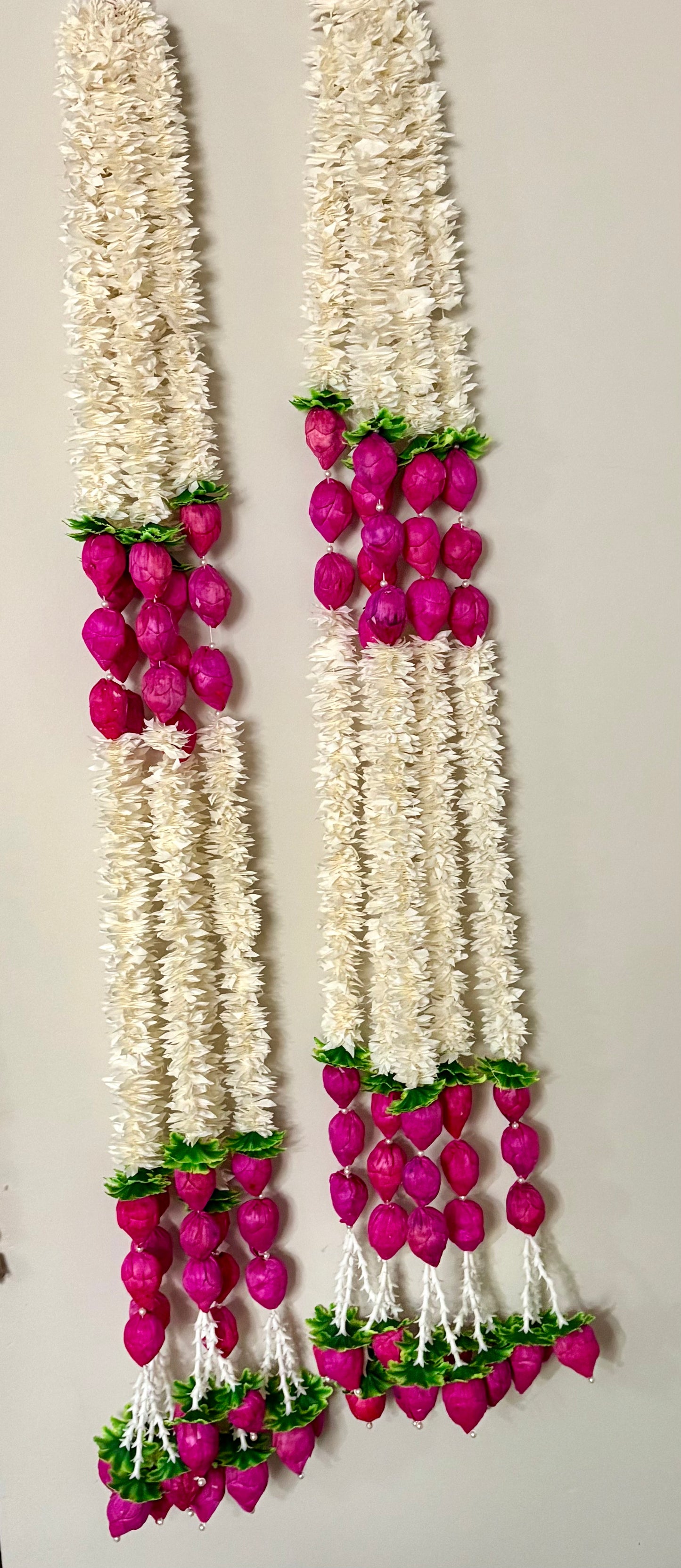 Jasmine Artificial String With Lotus Flower Center Decor 5 Strings